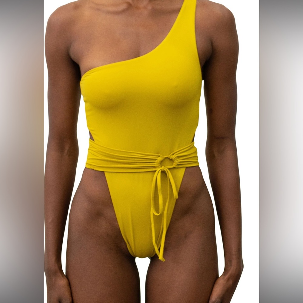 Riot swim Maddox in curry